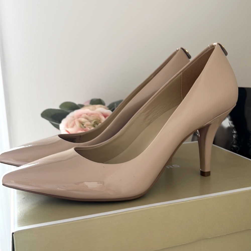 MICHAEL Michael Kors Flex Mid Pump Patent Leather Lt Blush Size 8